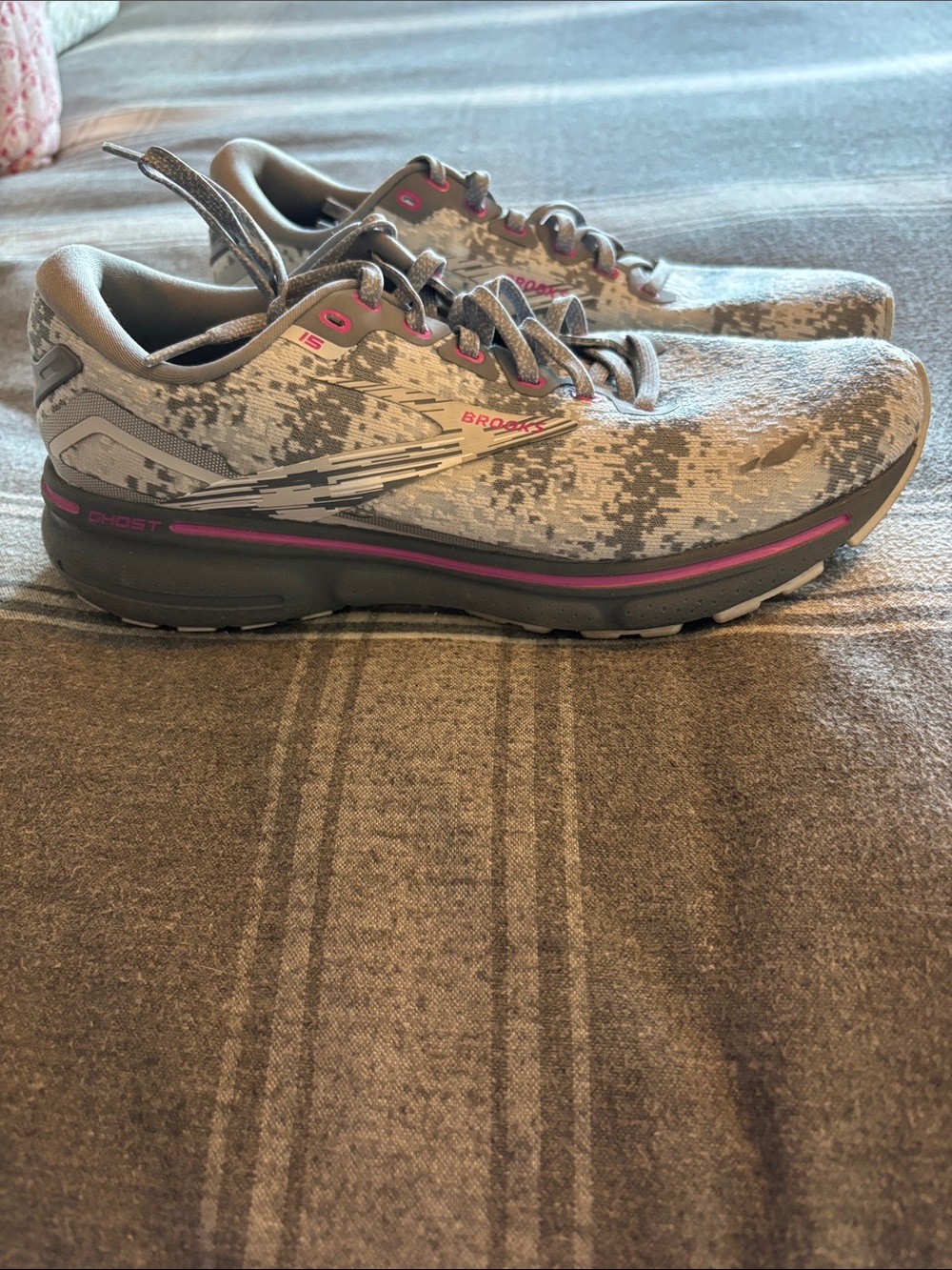 Brooks Ghost Women's Gray Running Shoes with Pink Trim, size 8.5 women’s